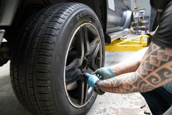 Tyre fitting (per wheel)